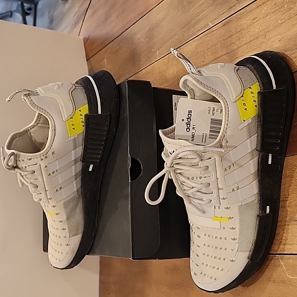 Adidas NMD R1 Originals in perfect condition size 8. - Picture 5 of 5